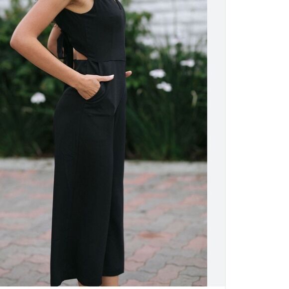 Mod Ref Paige Jumper Womens Size M Black Jumpsuit Open Tied Back Wide Leg Crop - Picture 14 of 14